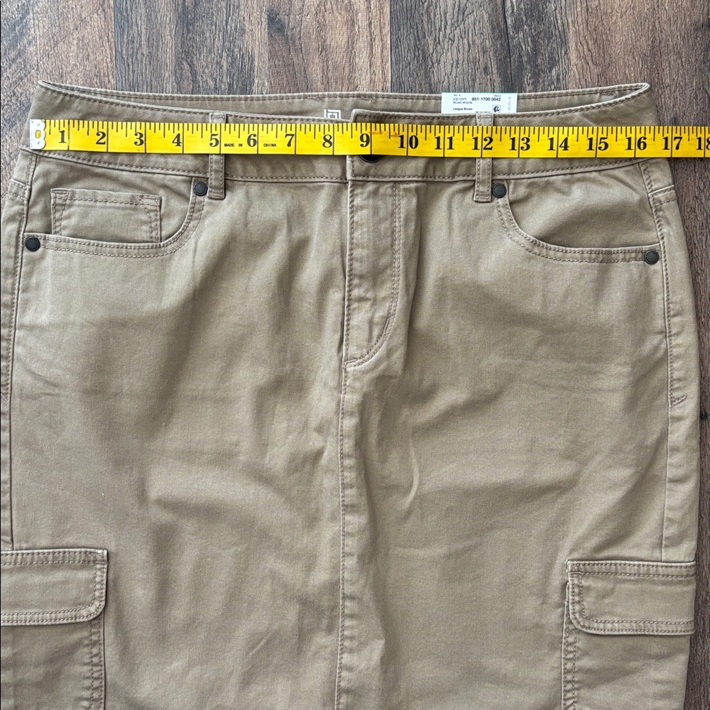 Liz Claiborne Tan Khaki Cargo Mini Skirt New with tags size 8 - Picture 3 of 7